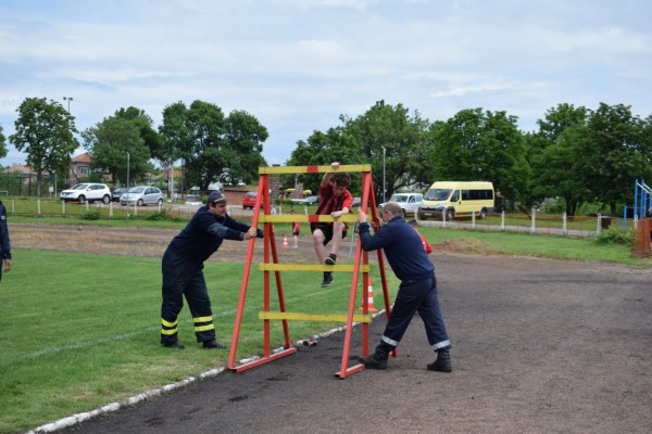 Казанлъшки ученици се класираха втори в областната надпревара “Млад огнеборец“