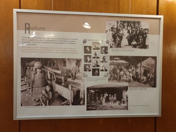 Изложбата за първите розотърговци на Казанлък гостува в Парламента