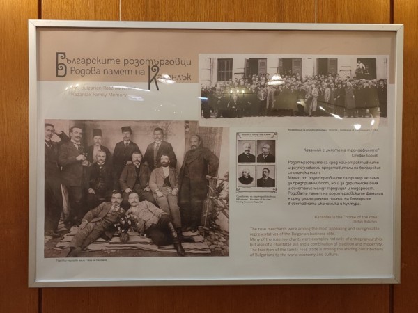 Изложбата за първите розотърговци на Казанлък гостува в Парламента