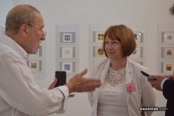 Творбите на 148 художници от 35 страни бяха представени в единадесетото издание на международна изложба Минипринт Казанлък