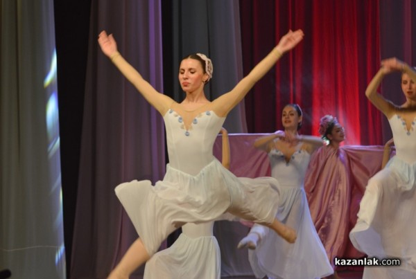 Приказка за феи разказаха малките Принцеси на розата