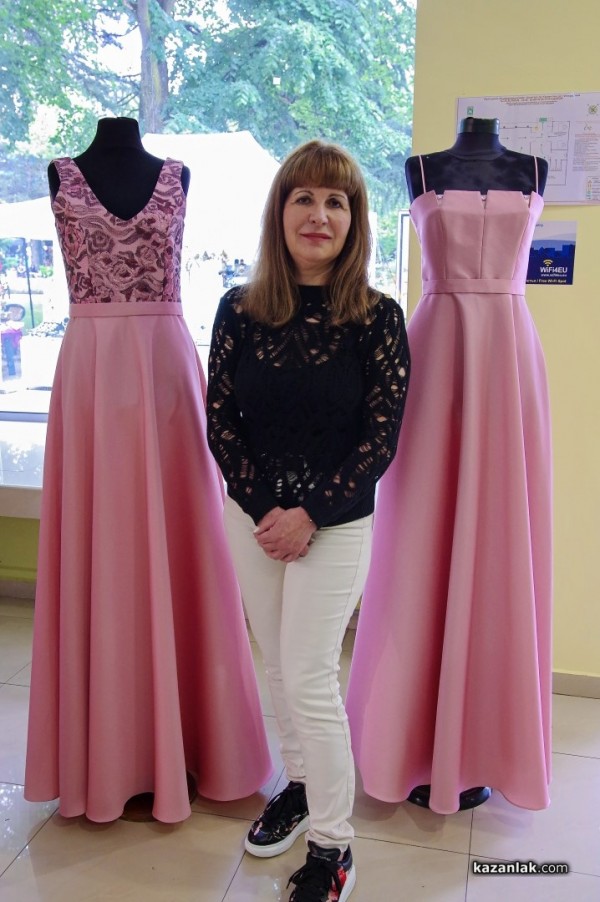 Вижте новите рокли на Царица Роза и нейните подгласнички, изработени от Жени Живкова