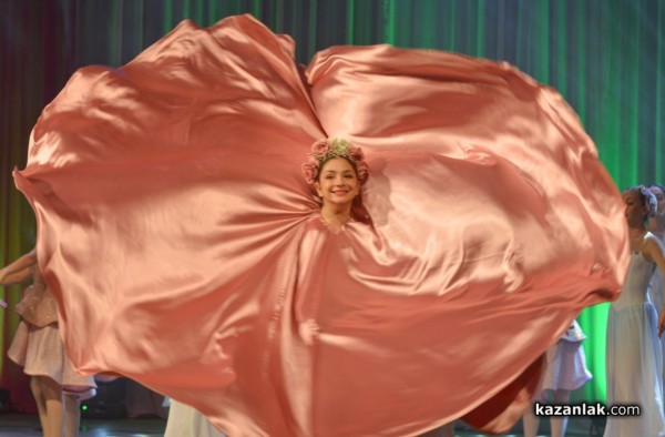 Приказка за феи разказаха малките Принцеси на розата