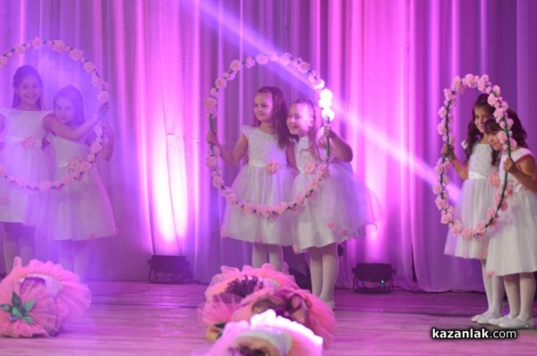 Приказка за феи разказаха малките Принцеси на розата