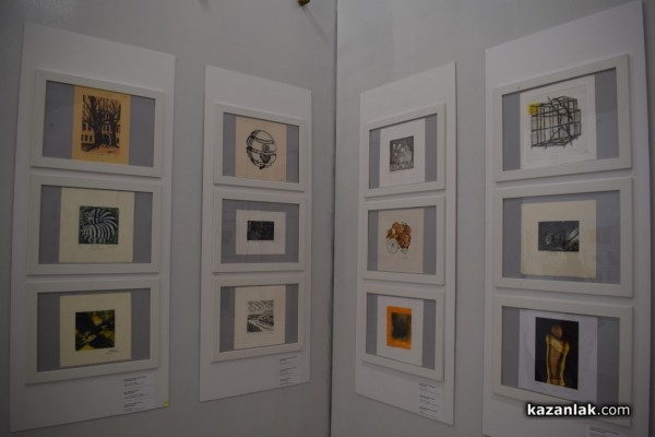 Творбите на 148 художници от 35 страни бяха представени в единадесетото издание на международна изложба Минипринт Казанлък