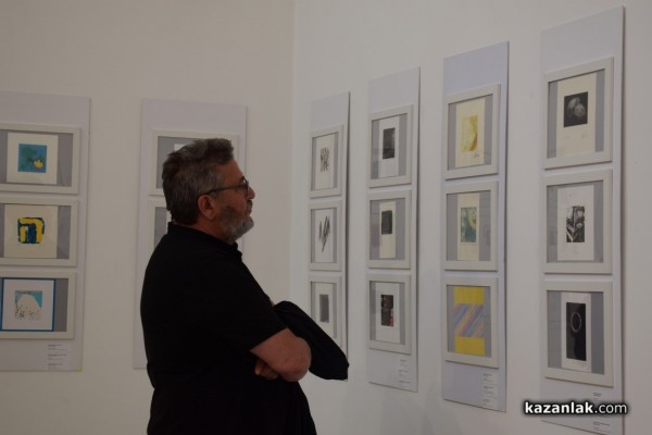 Творбите на 148 художници от 35 страни бяха представени в единадесетото издание на международна изложба Минипринт Казанлък