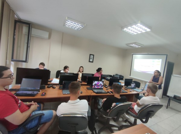 Лятна академия за малките, професионален курс „Програмист“- за големите деца!