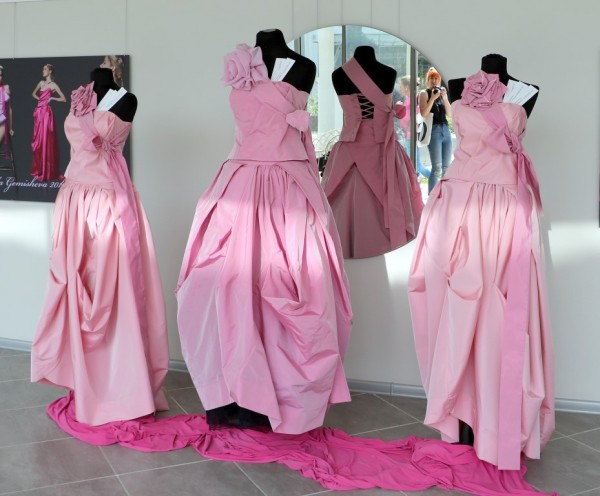 Книгата-албум „Царица Роза“ е готова за представяне