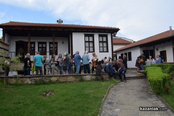 Творбите на 148 художници от 35 страни бяха представени в единадесетото издание на международна изложба Минипринт Казанлък