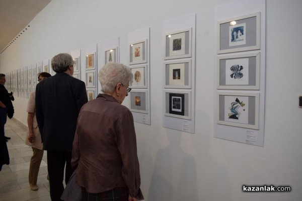 Творбите на 148 художници от 35 страни бяха представени в единадесетото издание на международна изложба Минипринт Казанлък