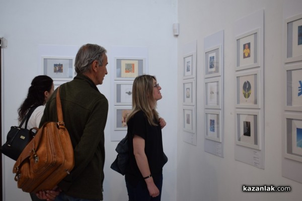 Творбите на 148 художници от 35 страни бяха представени в единадесетото издание на международна изложба Минипринт Казанлък