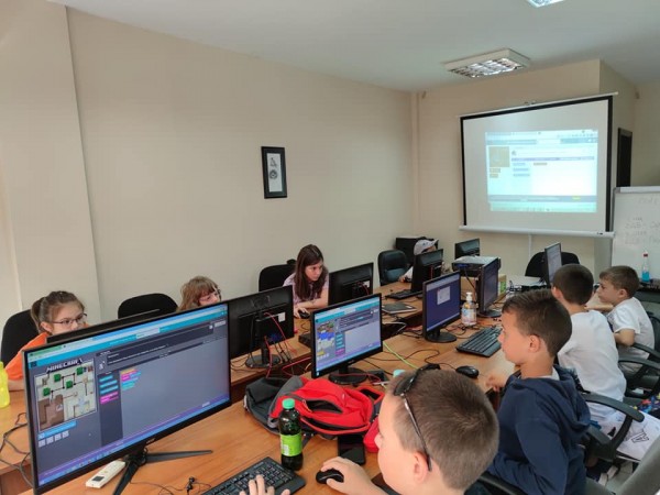 Лятна академия за малките, професионален курс „Програмист“- за големите деца!