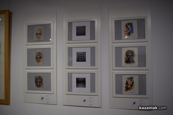 Творбите на 148 художници от 35 страни бяха представени в единадесетото издание на международна изложба Минипринт Казанлък