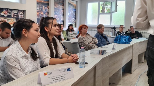 ПГЛПТ финализира поредния успешен проект по Еразъм +