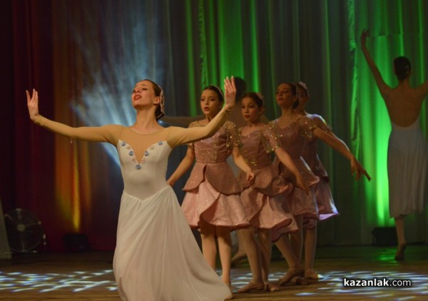 Приказка за феи разказаха малките Принцеси на розата