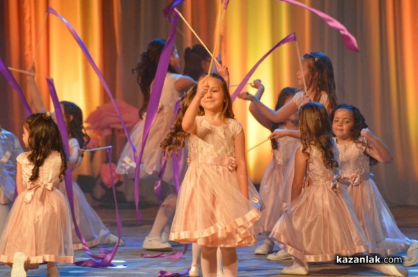 Приказка за феи разказаха малките Принцеси на розата