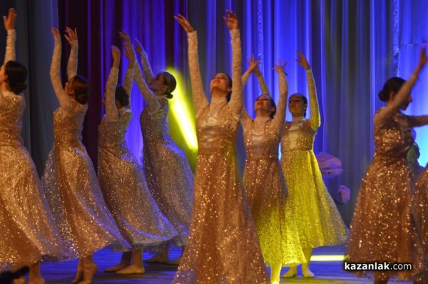 Приказка за феи разказаха малките Принцеси на розата