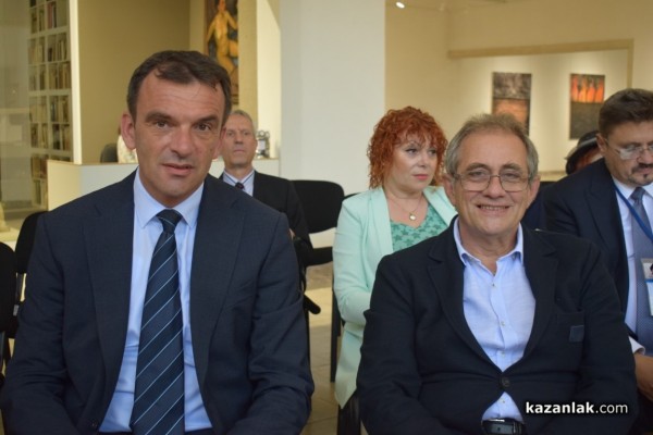 Казанлък удостои трима именити свои съграждани с почетни звания