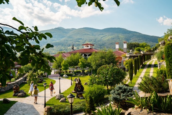 От утре започват Дните на розата в “Дамасцена“