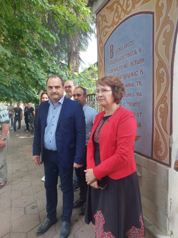 На празника на Казанлък пристигна чудотворната икона на Света Богородица „Неувяхващ цвят“