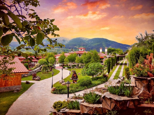 От утре започват Дните на розата в “Дамасцена“