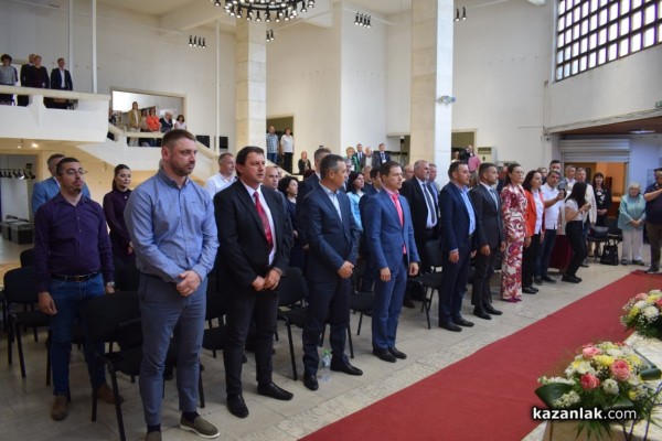 Казанлък удостои трима именити свои съграждани с почетни звания