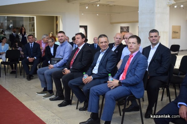 Казанлък удостои трима именити свои съграждани с почетни звания