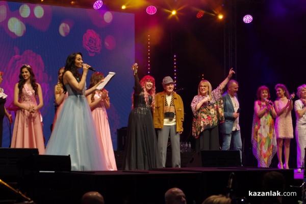 Незабравима церемония по коронясване на Царица роза Кристина Попова