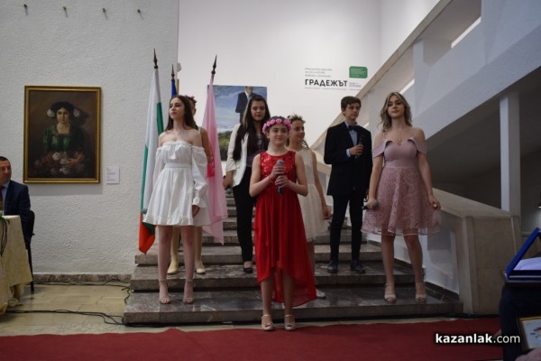 Казанлък удостои трима именити свои съграждани с почетни звания