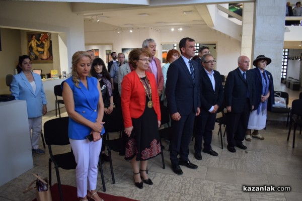 Казанлък удостои трима именити свои съграждани с почетни звания