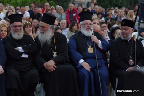 Незабравима церемония по коронясване на Царица роза Кристина Попова