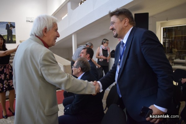 Казанлък удостои трима именити свои съграждани с почетни звания