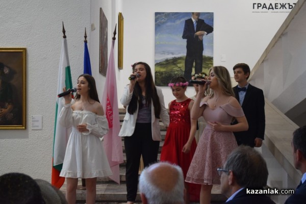 Казанлък удостои трима именити свои съграждани с почетни звания