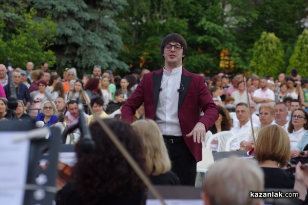 Незабравима церемония по коронясване на Царица роза Кристина Попова