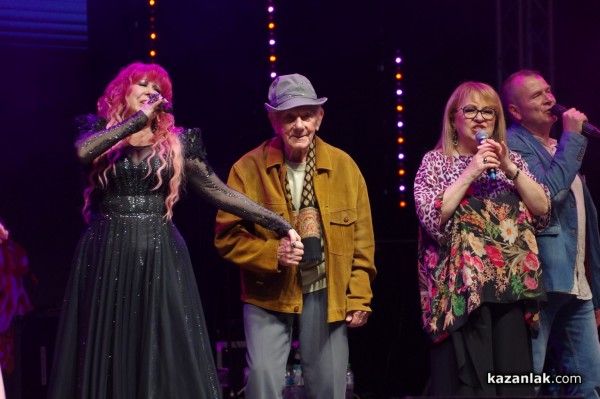 Незабравима церемония по коронясване на Царица роза Кристина Попова