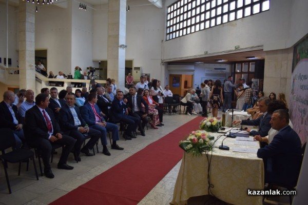 Казанлък удостои трима именити свои съграждани с почетни звания