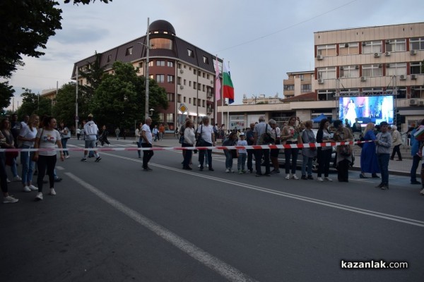 Четирмата бегачи впуснали се в 650-километрово приключение финишираха в Казанлък