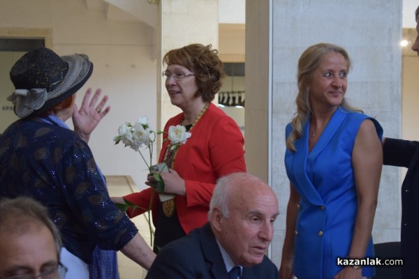 Казанлък удостои трима именити свои съграждани с почетни звания