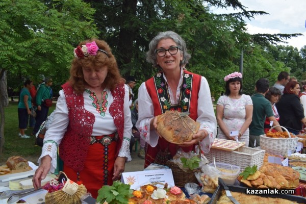 Разнообразие от традиционни ястия показаха местните читалища в  „Хлябът на българина“ 