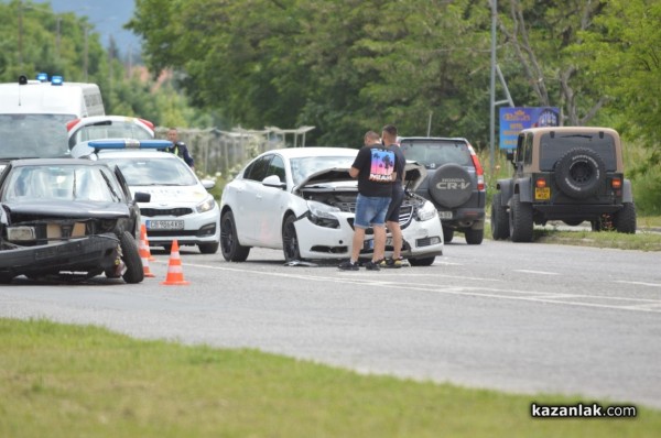 Катастрофа с двама пострадали на изхода на Казанлък