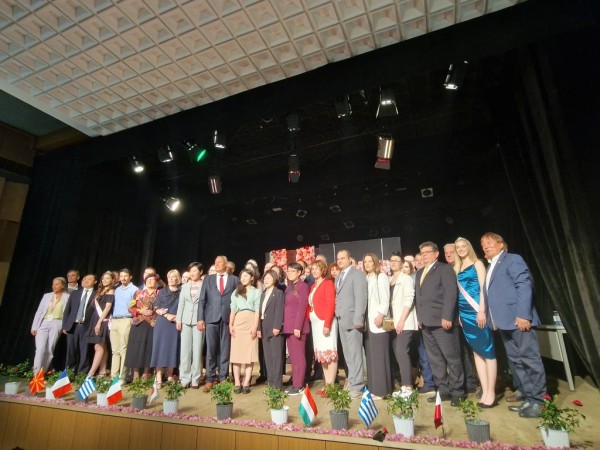 Девет делегации от побратимени градове посрещна кметът Галина Стоянова в Казанлък