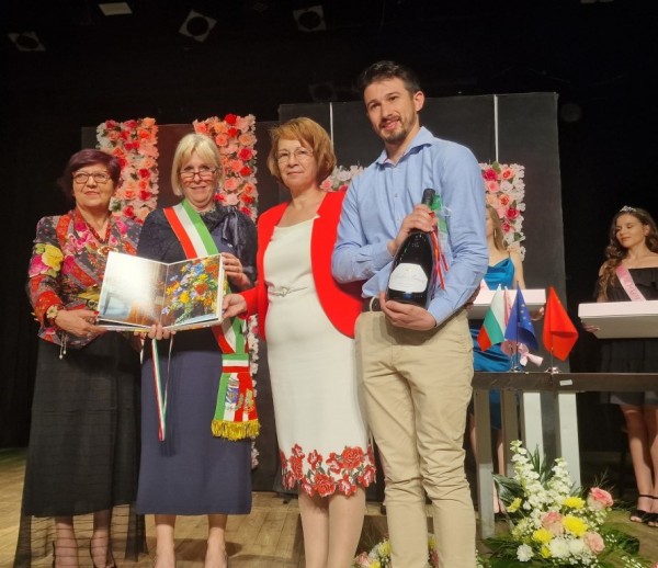 Девет делегации от побратимени градове посрещна кметът Галина Стоянова в Казанлък