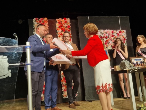 Девет делегации от побратимени градове посрещна кметът Галина Стоянова в Казанлък