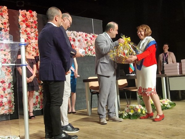 Девет делегации от побратимени градове посрещна кметът Галина Стоянова в Казанлък