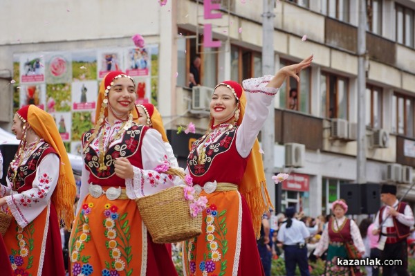 Празнично шествие / част 2