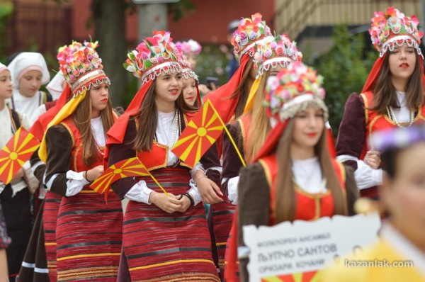 Празнично шествие / част 1