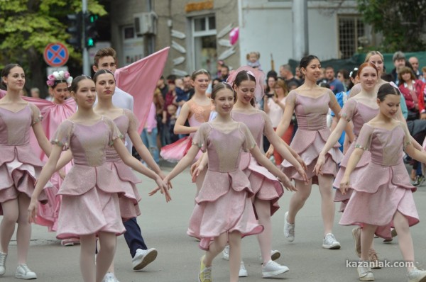 Празнично шествие / част 1