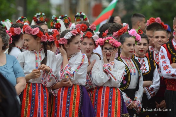 Празнично шествие / част 1