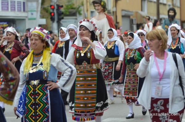 Празнично шествие / част 1