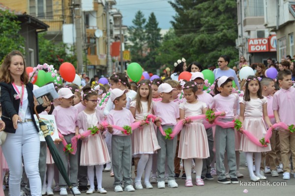 Празнично шествие / част 1